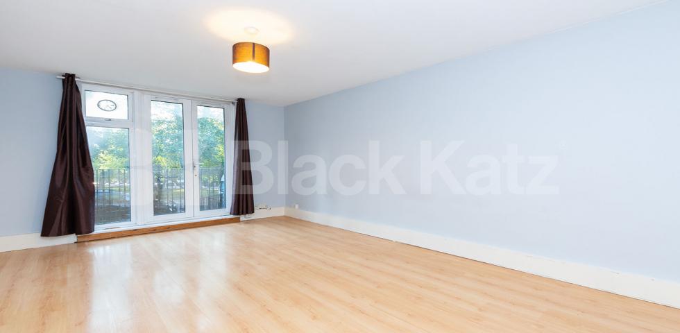 			4 BEDROOMS PLUS LOUNGE! , 4 Bedroom, 1 bath, 1 reception Flat			 Dormans Way, SWISS COTTAGE